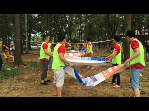 Game đánh bóng chuyền bằng bạt tại Team Building 2016