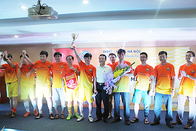 Gala dinner 2013 giao lưu học viên sinh viên Khoa Kinh tế Chính trị Gala dinner 2013 giao lưu học viên sinh viên Khoa Kinh tế Chính trị