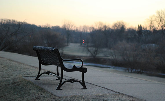 Xin hãy ngồi im và đừng cố thể hiện 01